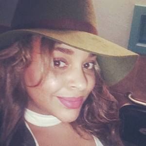 Meet your Posher, Adia